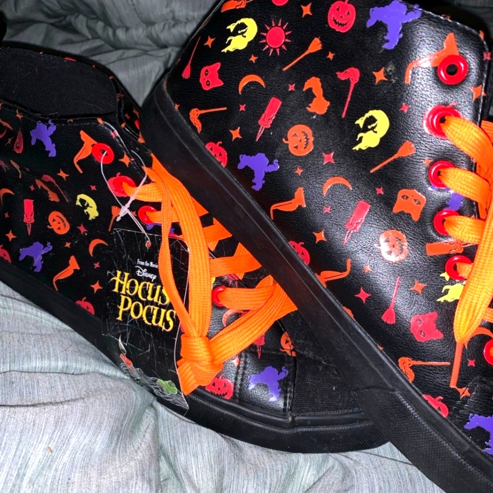 Hot Topic Disney Hocus Pocus Dani Icons Hi-Top Sneakers